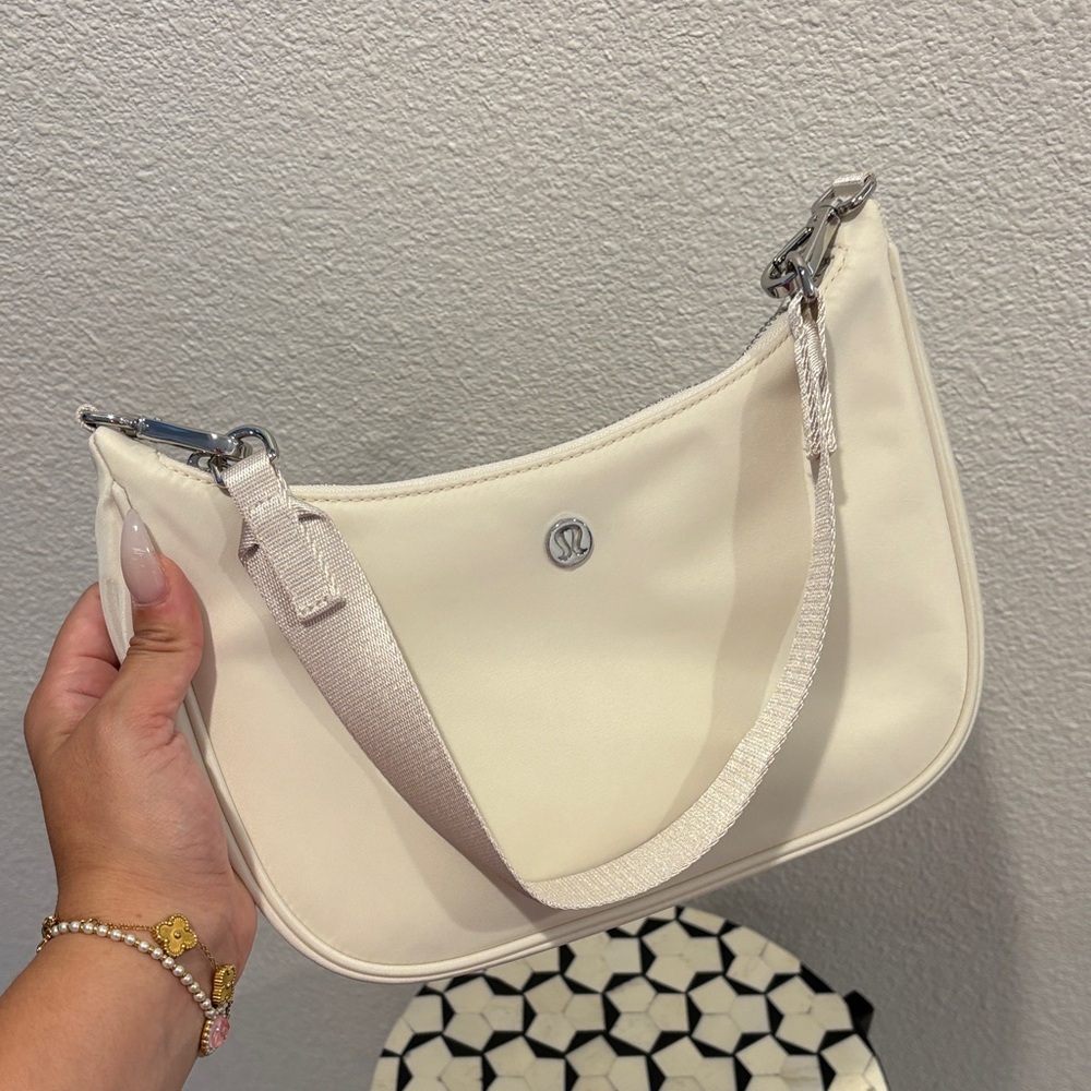 NWOT Lululemon Athletica Cream Shoulder Bag